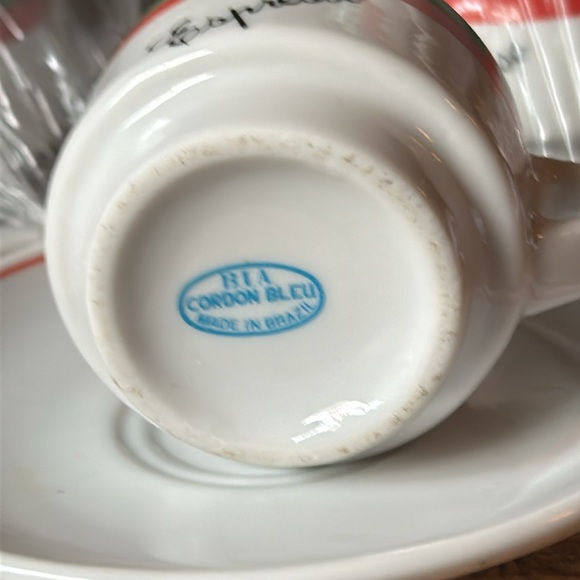 Cordon Bleu Espresso Cups 2oz Good Condition Christmas Colors - Picture 2 of 4